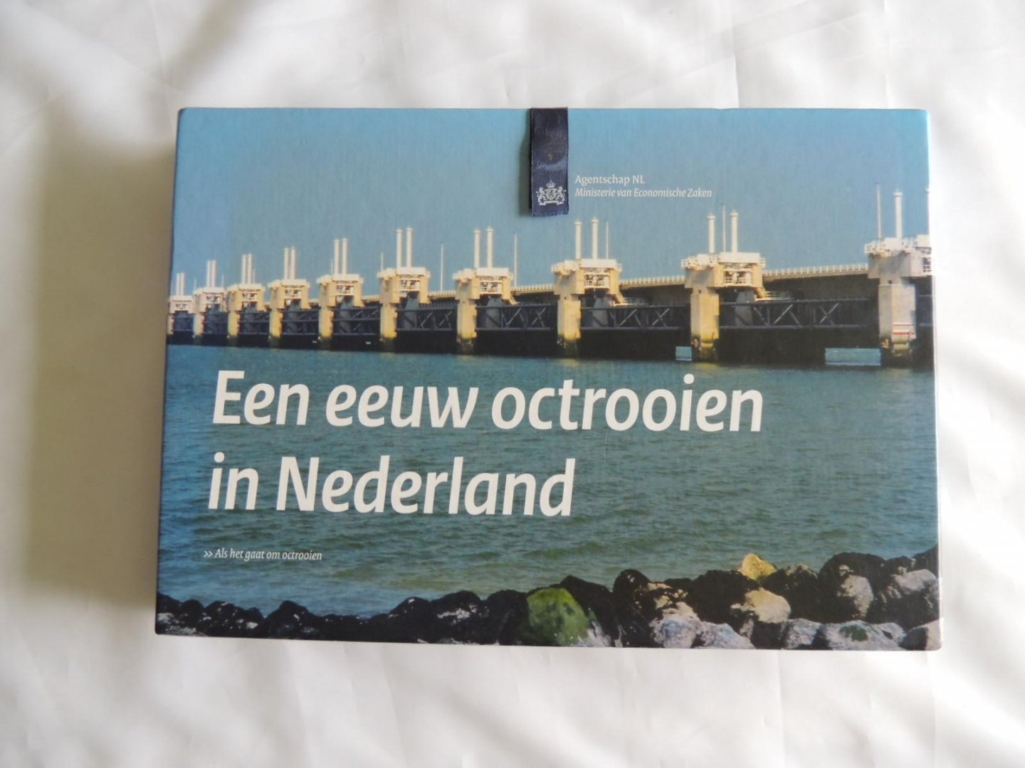 Hanneman, H.W.A.M. (redactie) - Een eeuw octrooien in Nederland  - Zes delen COMPLEETin casette