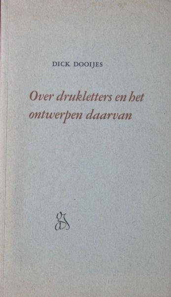 Dooijes, Dick. - Over drukletters en het ontwerpen daarvan.