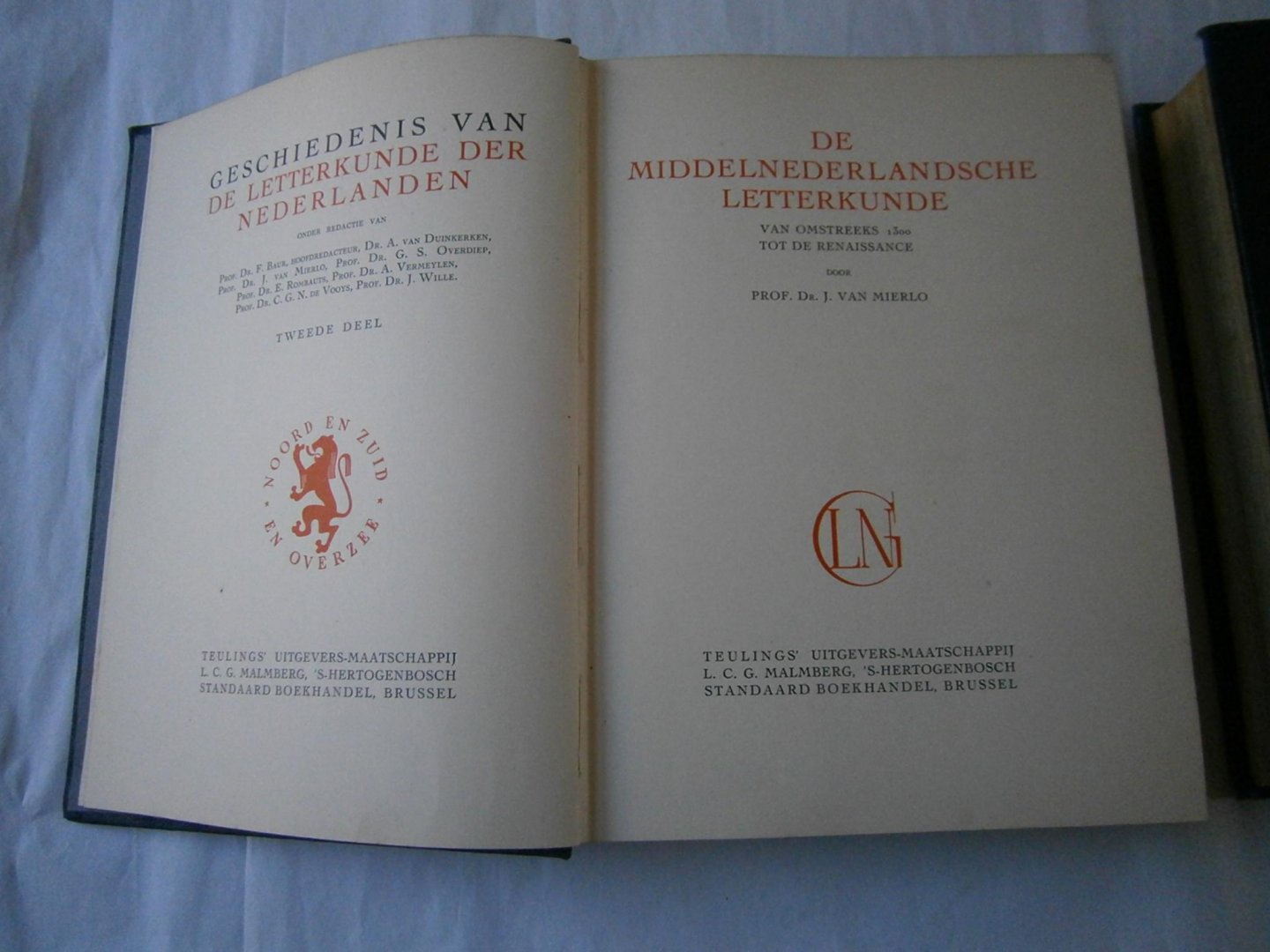 Baur, Prof. Dr. F., Prof. Dr. J. van Mierlo - De letterkunde van de Middeleeuwen deel I en II