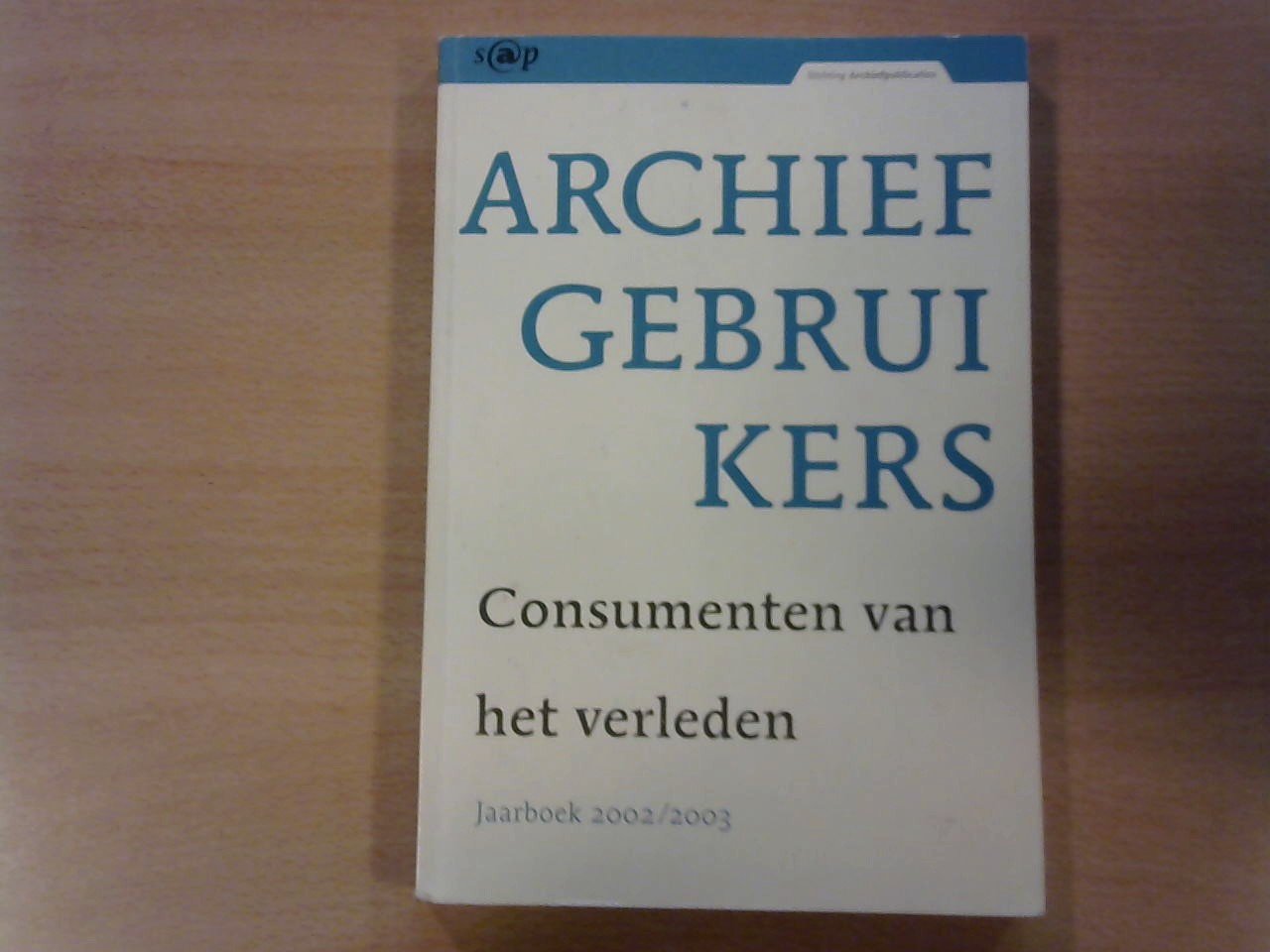 Thomassen, Theo (red.) - Jaarboek 2002/2003. Archiefgebruikers. Consumenten van het verleden