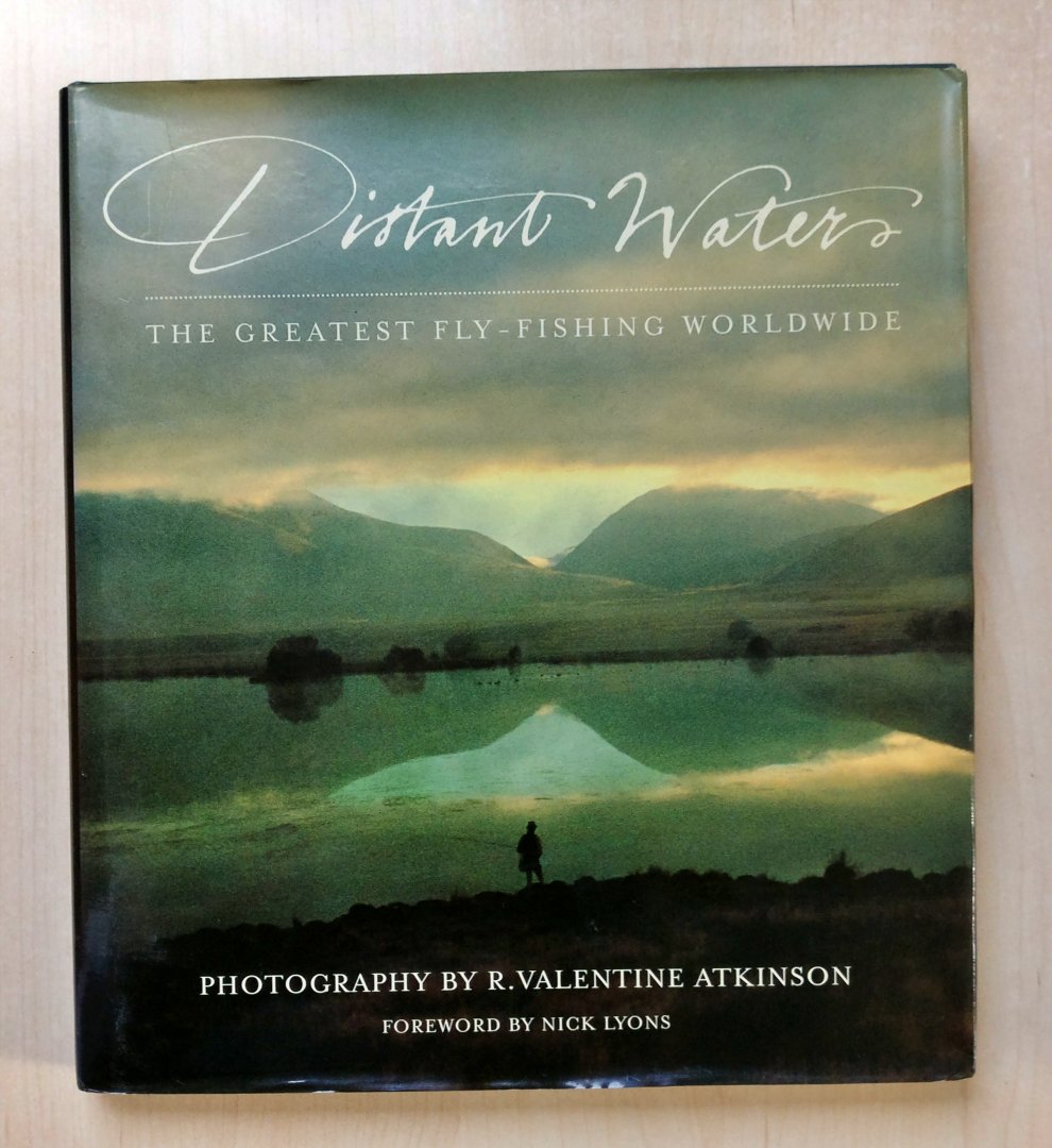 Meerdere auteurs. Fotografie: R. Valentine Atkinson - Distant Waters - The Greatest Fly-Fishing Worldwide