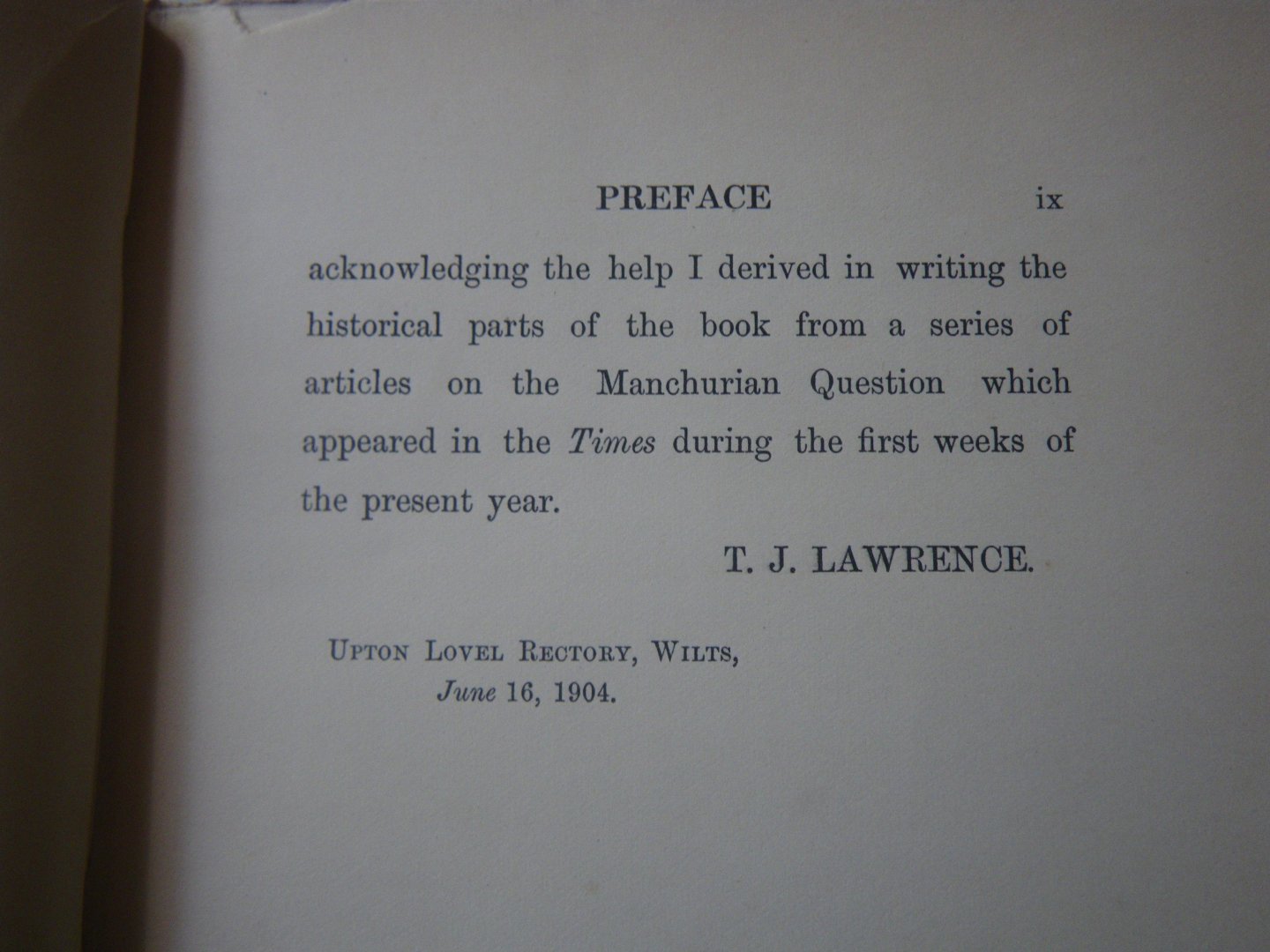 Lawrence, T. J. - War and Neutrality in the Far East.  (met zegel Buitenlandse zaken)