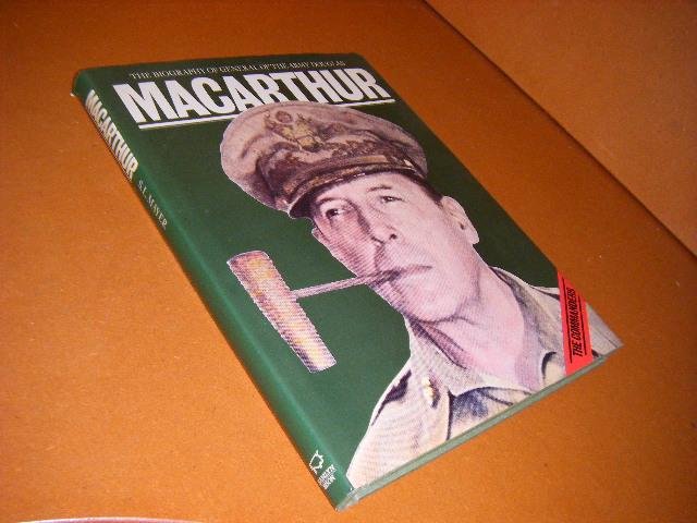 Mayer, S.L. - The Biography of General of the Army, Douglas Macarthur