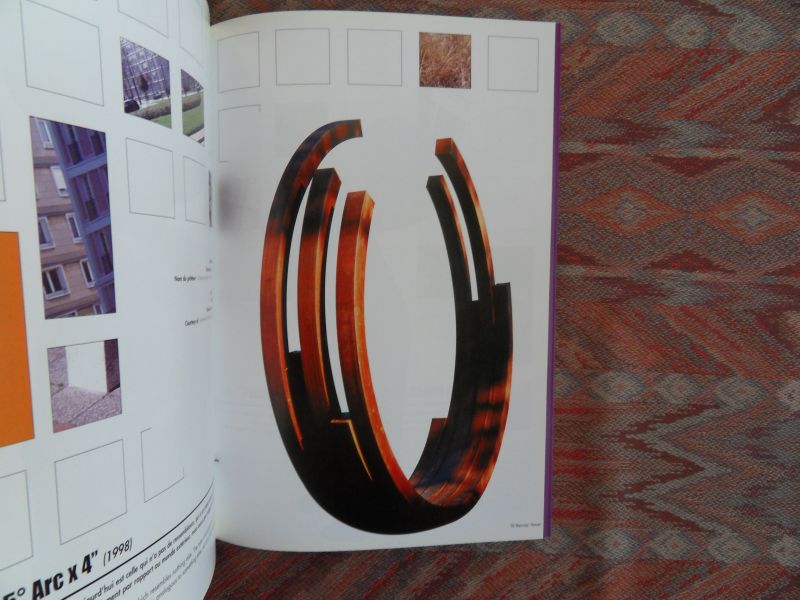 Meijer-Bergmans, Maya (inleiding). - Sculptures Avenue Foch, Le Havre. --- Tentoonstellingscat. (34 werken) van de Open Air tentoonstelling 19 mei - 31 aug. 2001. Oeuvres monumentales hollandaises et francaises. Engels en Franse tekst. In prakt. nieuwstaat. A4 form.