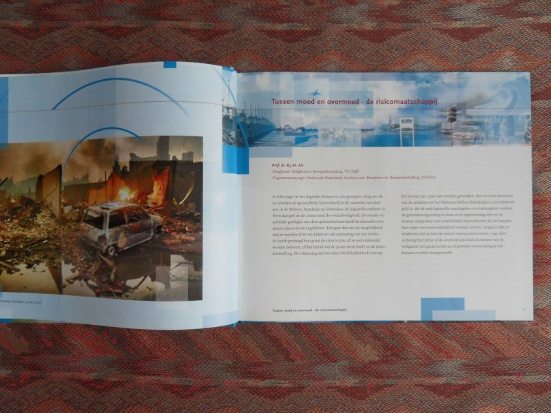 Wismans, Geert (samenstelling en redactie). - Crisisbeheersing belicht.