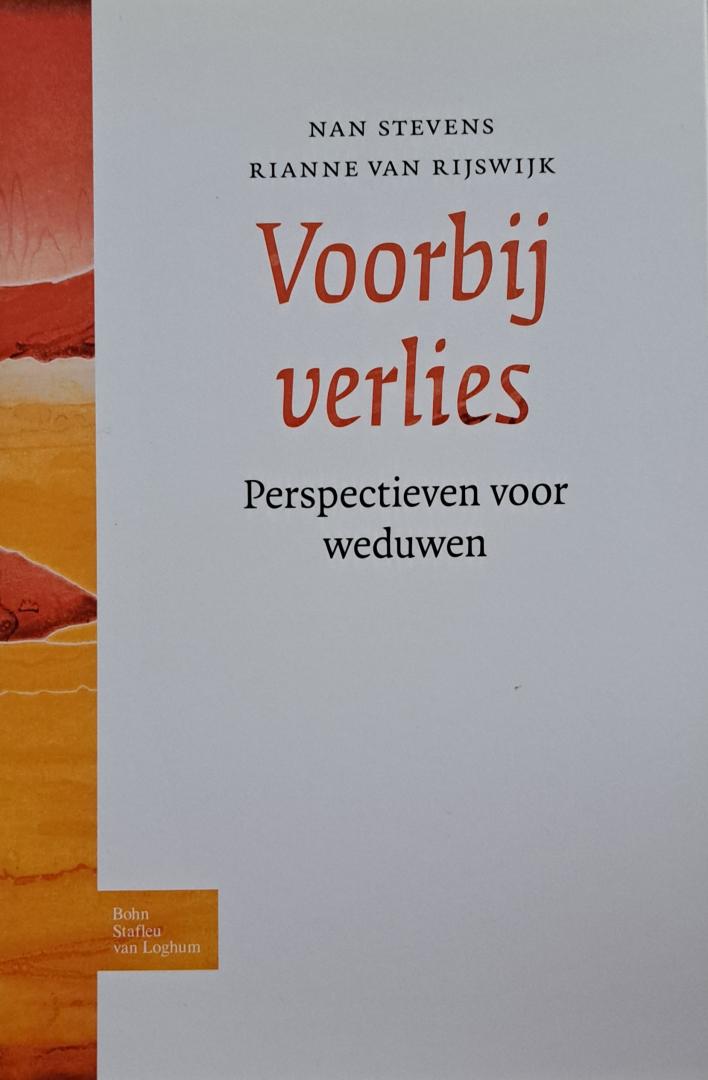 Rijswijk, Rianne van, Stevens, Nan - Voorbij verlies / perspectieven voor weduwen