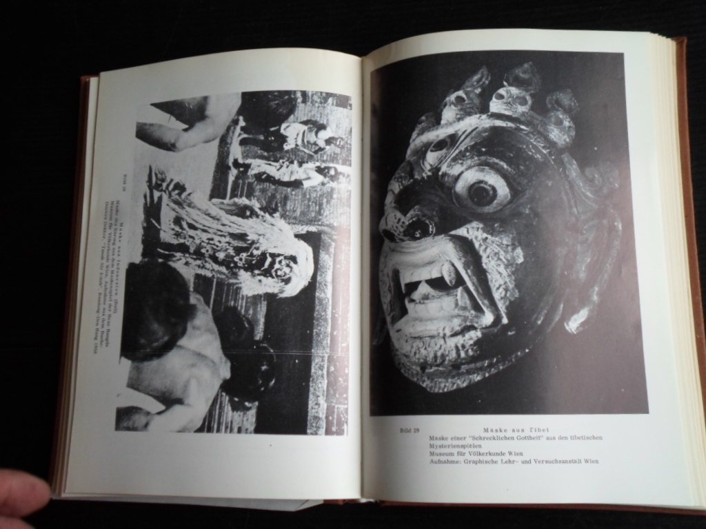 Mylius, N. - Kulturhistorische Abhandlungen, bestaande uit drie delen: 1 Indonesien, Eine kulturhistorische Ueberblick [1960, 46pp], 2 Antlitz und Geheimnis der überseeischen Maske [1961, 53pp, + 30 Bilder], 3 Indonesische Textilkunst, Batik, Ikat und Plangi [196