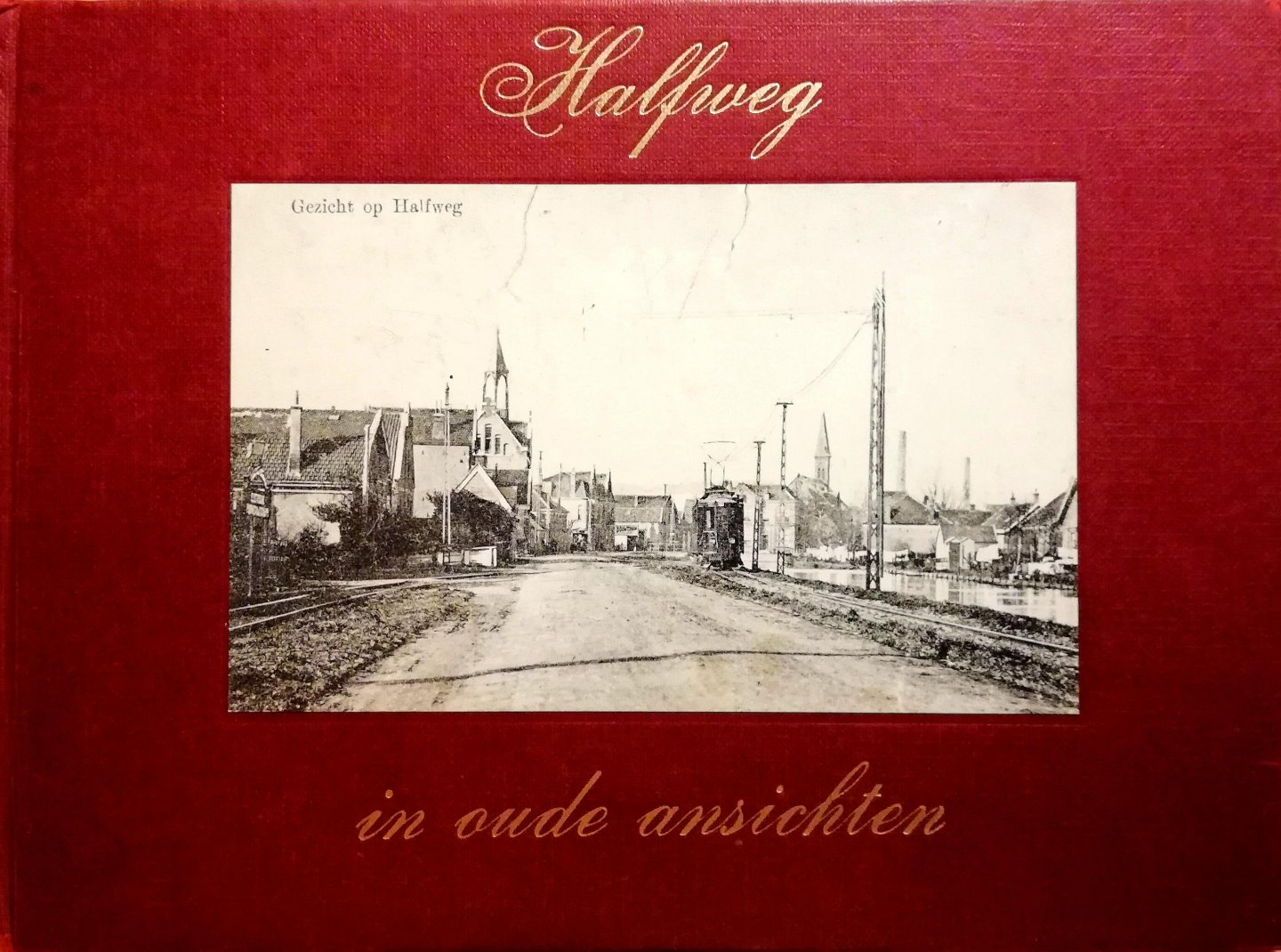 Cornelissen , J. C. & L. H. M. Trouw . ( Cadeauwaardig exemplaar . ) - Halfweg in oude Ansichten  . ( Geillustreerd met ansichten en foto`s , Waarin afbeeldingen uit Haarlemmerliede, HalfwegHoutrijk, Polanen en Spaarnwoude. )