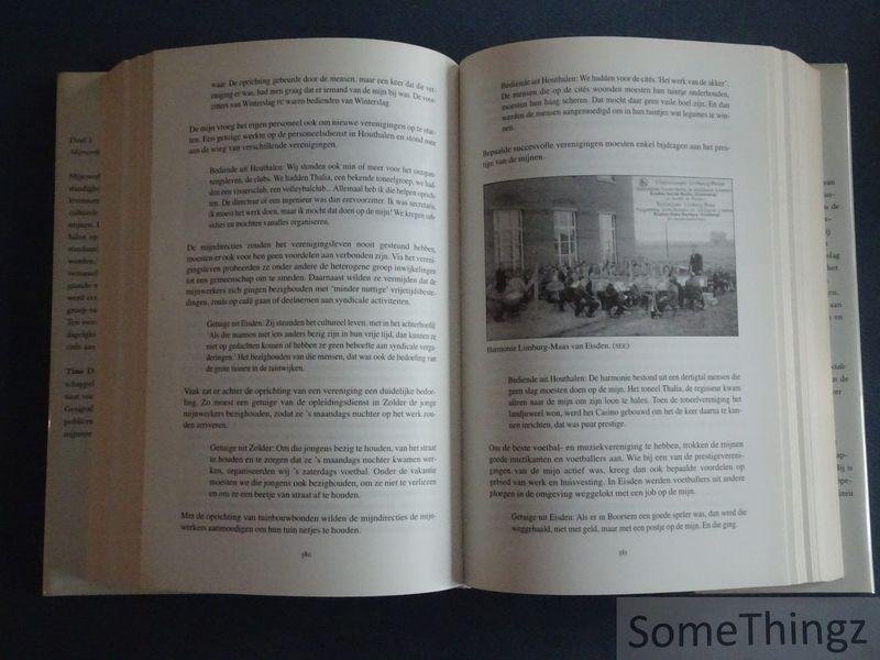 De Rijck, Tine / Van Meulder, Griet. - De ereburgers. Een sociale geschiedenis van de Limburgse mijnwerkers.