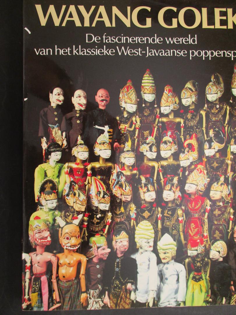 BUURMAN, P. - Wayang Golek. De fascinerende wereld van het klassieke West-Javaanse poppenspel.