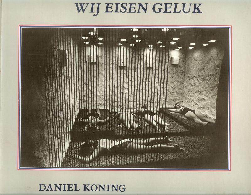 Koning, Daniel (fotografie) & Jan Mulder (tekst) - Wij eisen geluk  .. Een fotoboek  van de Nederlandse samenleving