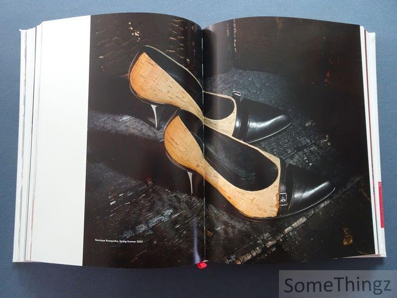 Geert Bruloot, Hettie Judah, Dodi Espinosa. - Footprint. The tracks of shoes in fashion.