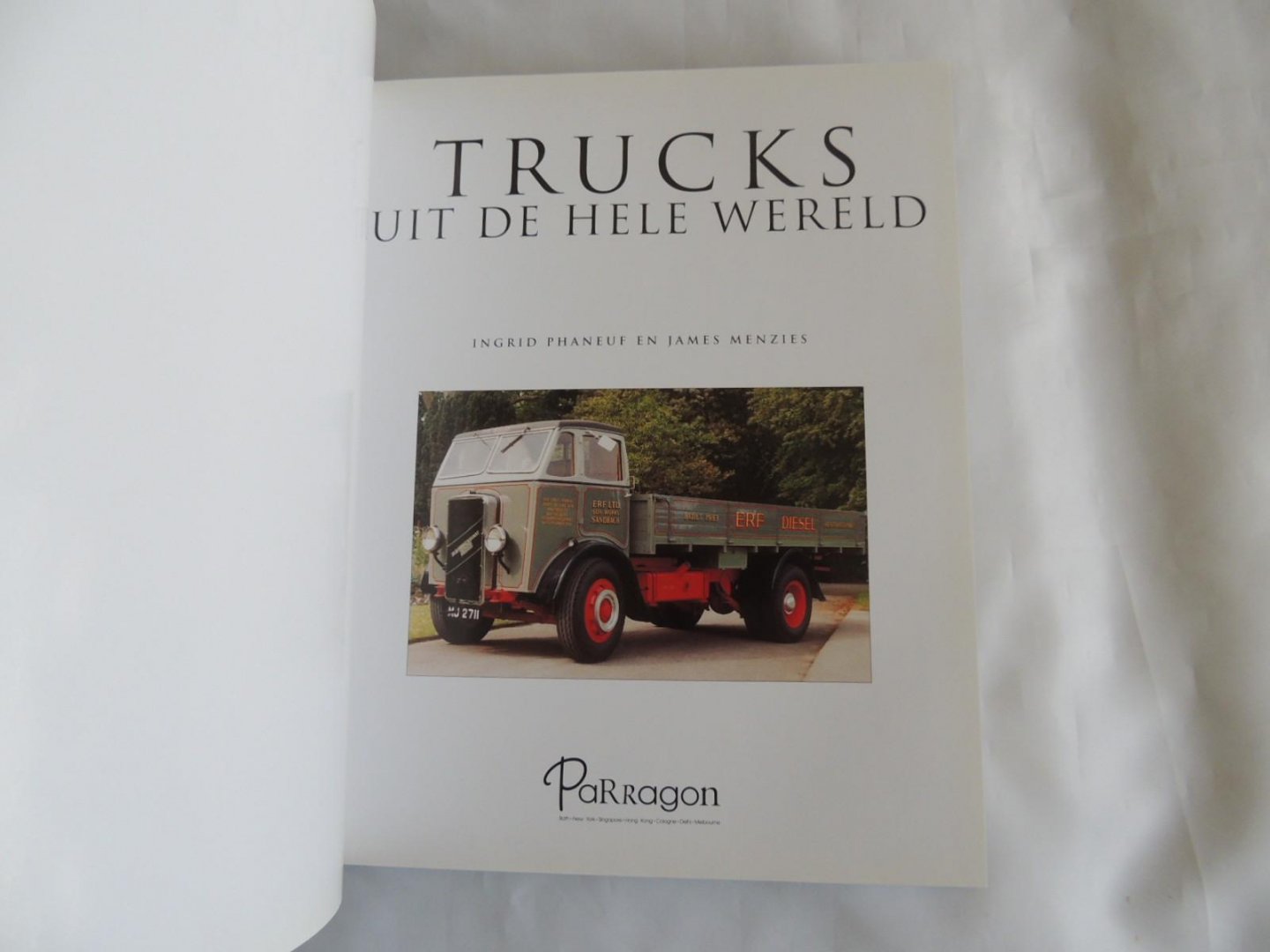 Phaneuf, Ingrid - Menzies, James - Trucks uit de hele wereld