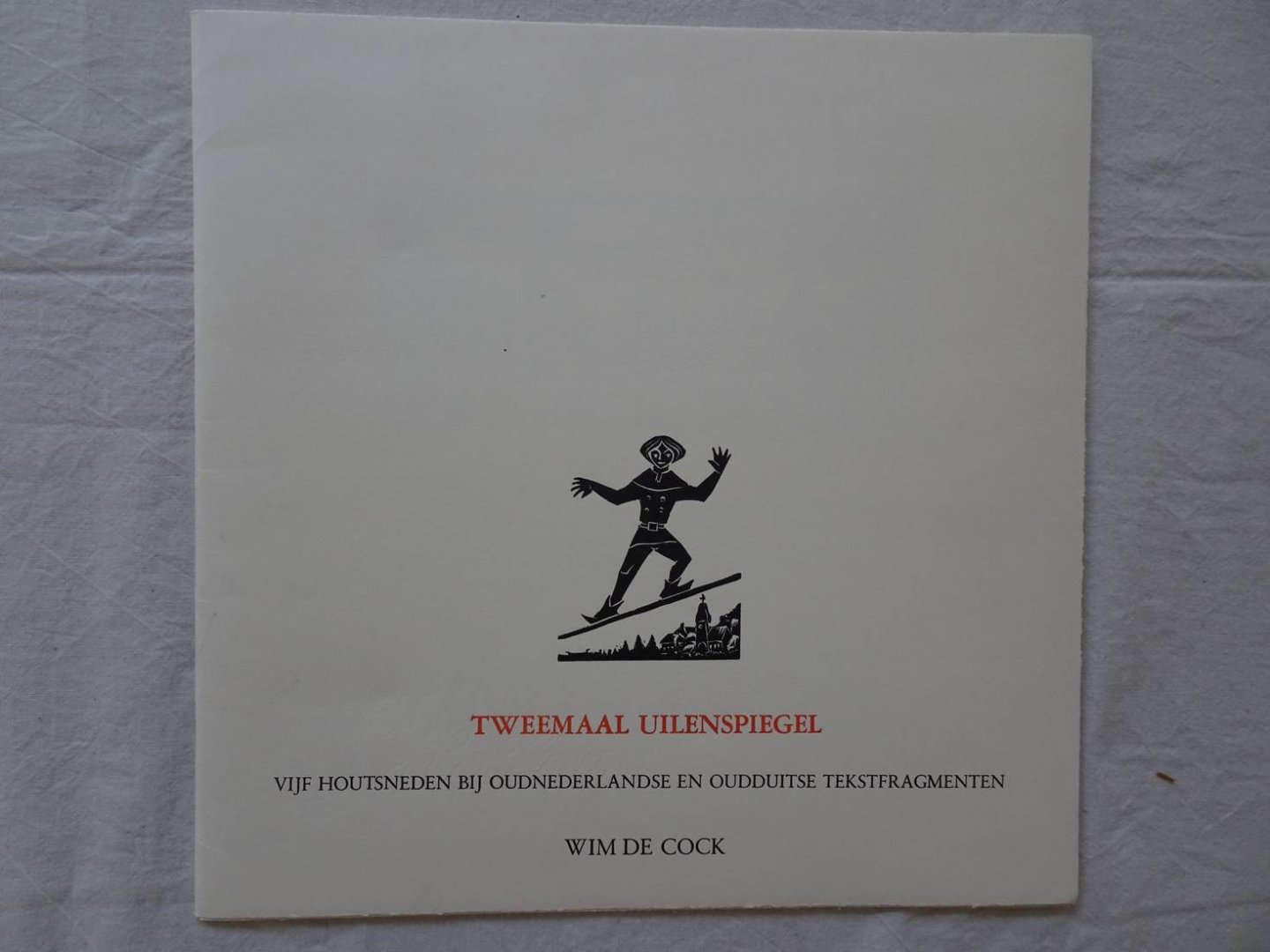 Cock, Wim de. - Tweemaal Uilenspiegel. Vijf houtsneden bij oudnederlandse en oudduitse tekstfragmenten.