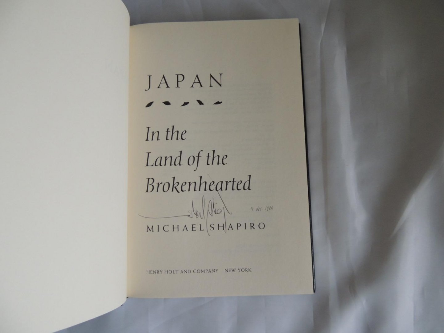 Michael Shapiro - Japan. the land of the brokenhearted. - SIGNED BY THE AUTHOR