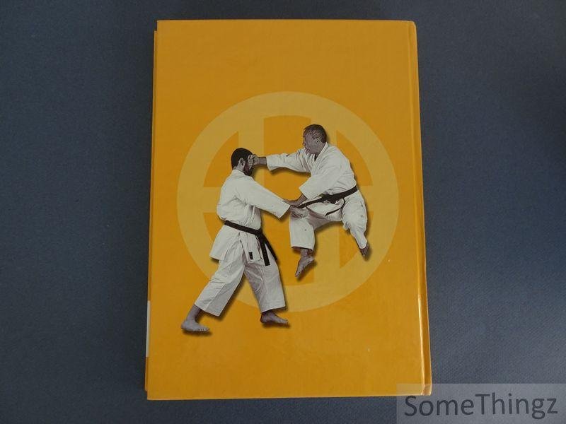 Kyoshi Hidétoshi Nakahashi. - Tradition Shito-Ryu Karate-Do. [With calligraphic dedication by the author.]