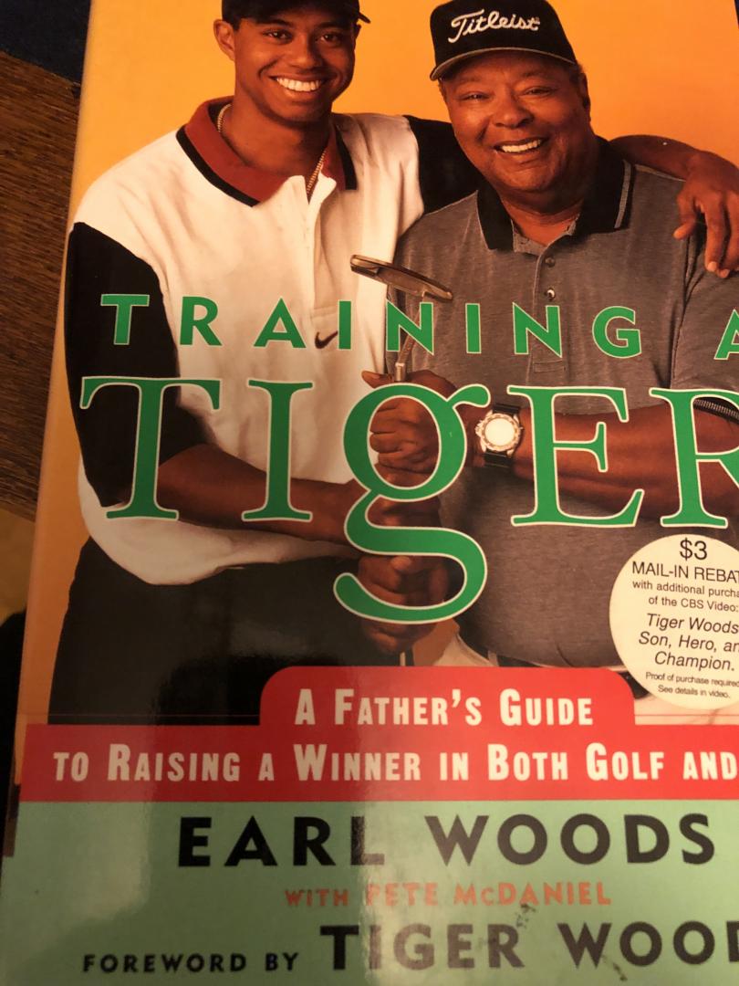 Earl Woods en Pete McDaniel - Training a Tiger: A Father's Guide to Raising a Winner in Both Golf and Life