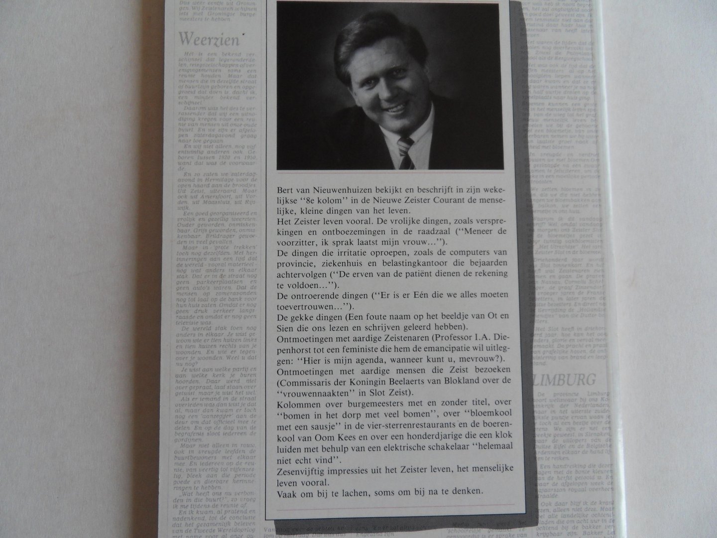 Nieuwenhuizen, Bert van. [ ! GESIGNEERD ]. - De Achtste Kolom. - Zesenvijftig impressies uit het Zeister leven.