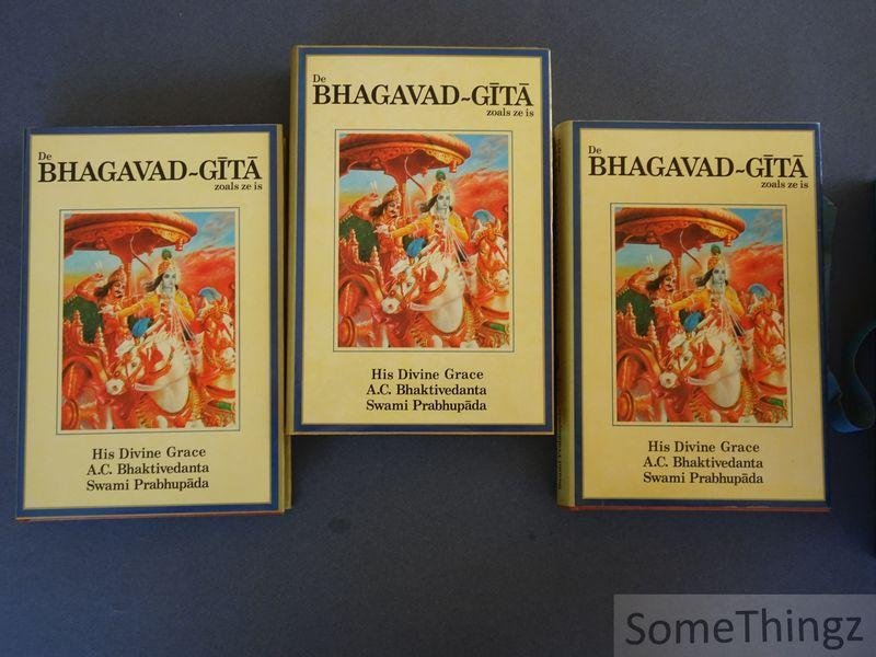A.C. Bhaktivedanta Swami Prabhupada. - De Bhagavad-Gita zoals ze is: volledige uitgave. Met oorspronkelijke Sanskriettekst, transkriptie, woord voor woord vertaling en uitgebreide betekenisverklaringen. [3 vols.]