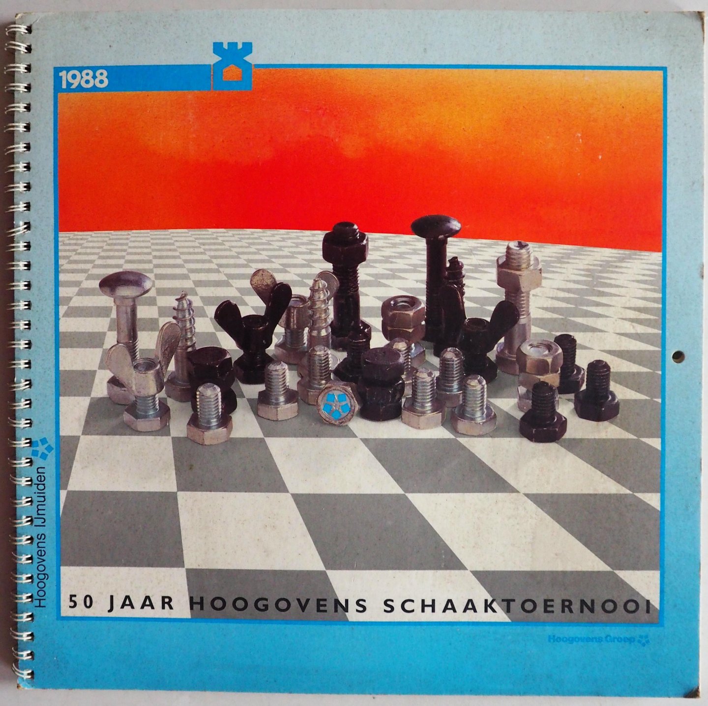 Evenhuis Alma, ill. Agterdenbos Frits e.a. - 50 jaar Hoogovens Schaaktoernooi kalender compleet met kaldenderbladen