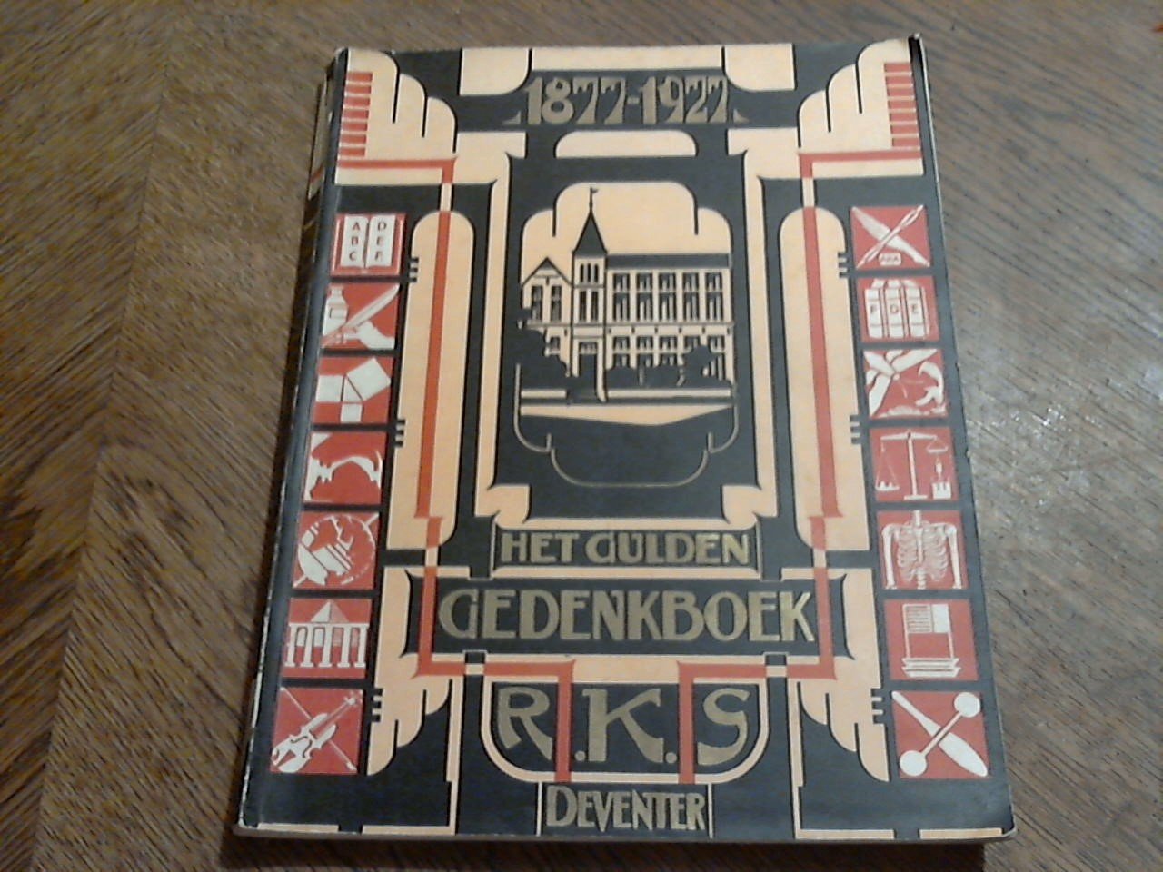 redactie commissie Bosman/ Hoogland/ Lustig/ Tulp/ Ubink - Het Gulden Gedenkboek van de Rijkskweekschool voor onderwijzers en onderwijzeressen te Deventer 1877-1927