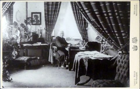 Liszt, Franz: - Originalfotografie. Franz Liszt in seinem Weimarer Arbeitszimmer. Albuminabzug auf Verlagskarton
