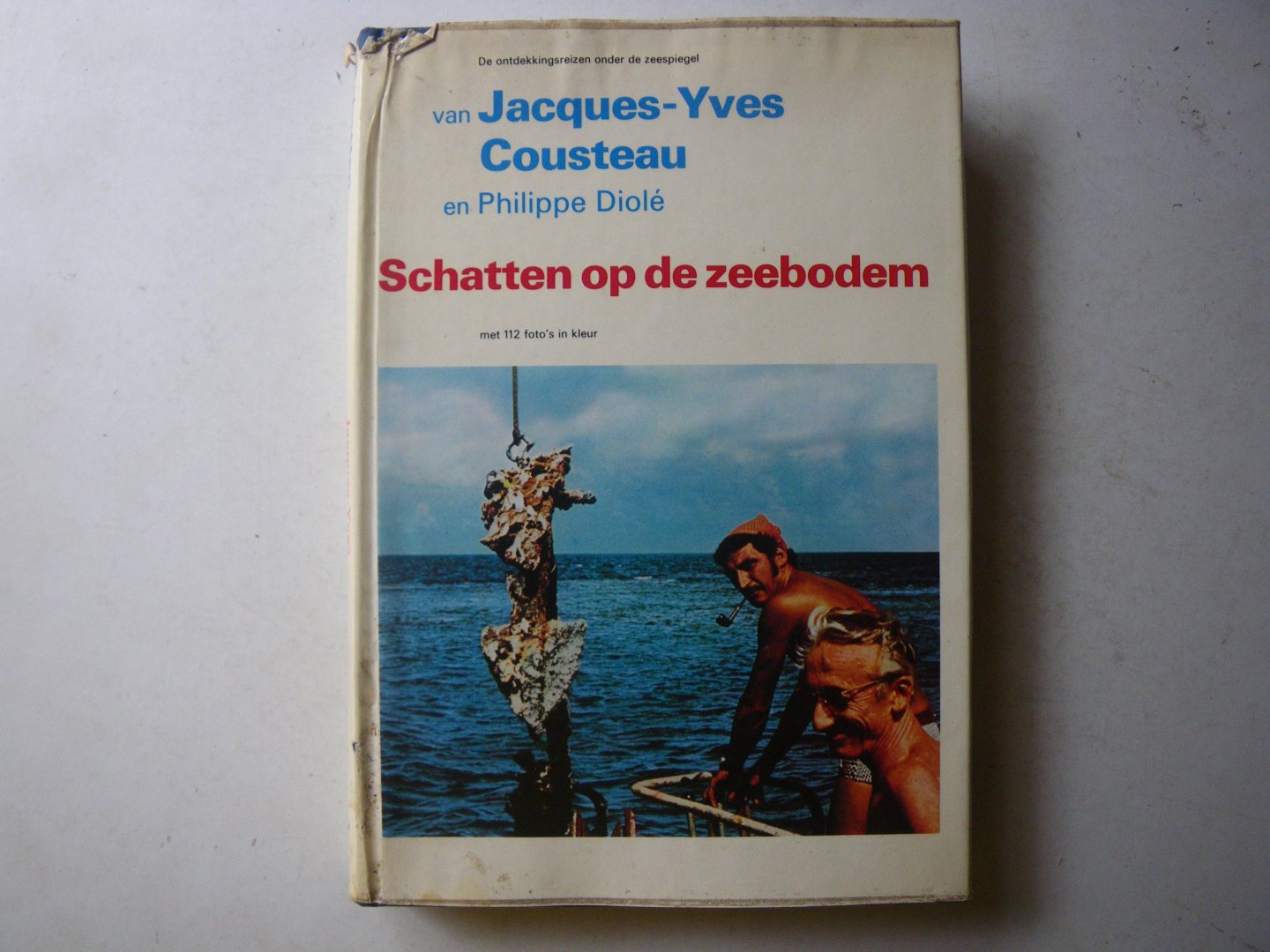 COUSTEAU, JACQUES-YVES EN PHILIPPE DIOLé. - Schatten op de zeebodem.