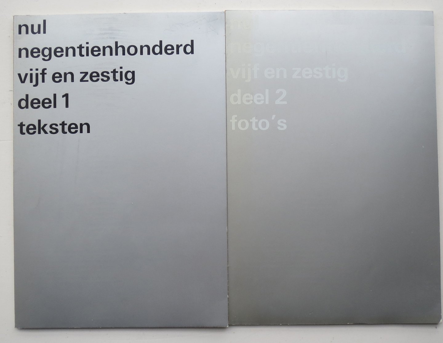 Stedelijk Museum Amsterdam ; Wim Crouwel (design) - Nul negentienhonderd vijf en zestig    Deel 1 Teksten  deel 2 Foto's