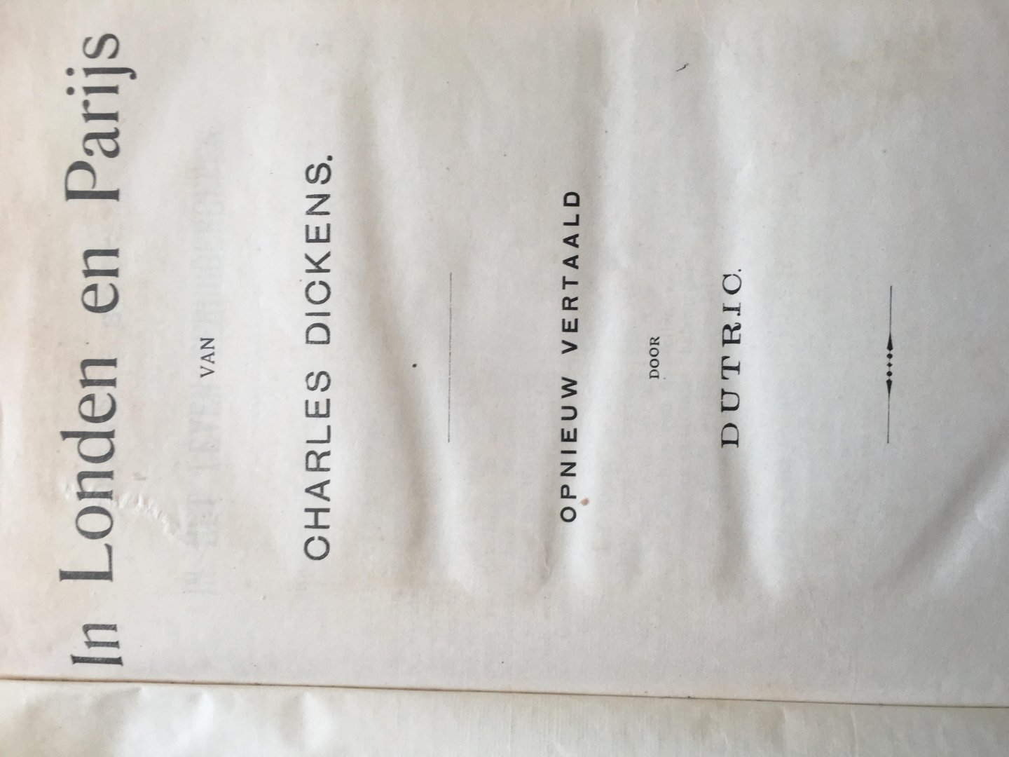 charles Dickens - in Londen en Parijs . Opnieuw vertaald door Dutric