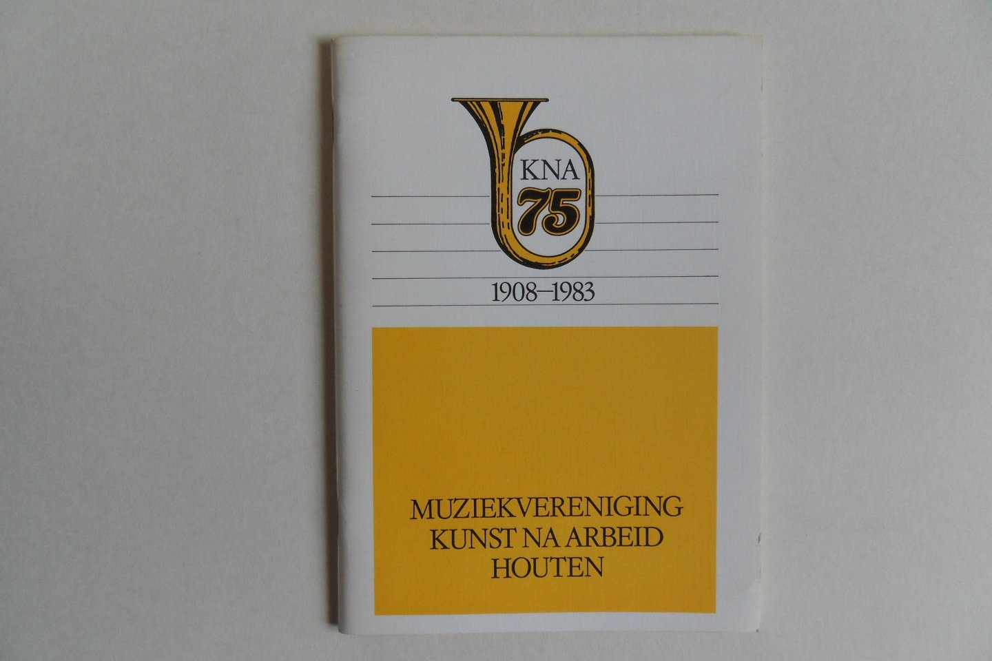 Keijzer, L.M.J. de; Koch, P.J.W. (samenstellers). - 75 Jaar Muziekvereniging "Kunst na Arbeid", 1908 - 1983, Houten.