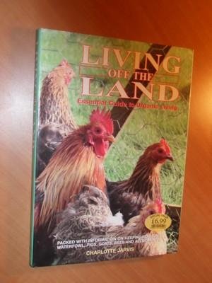Jarvis, Charlotte - Living Off the Land. Essential Guide to Organic Living (= biologisch tuinieren)