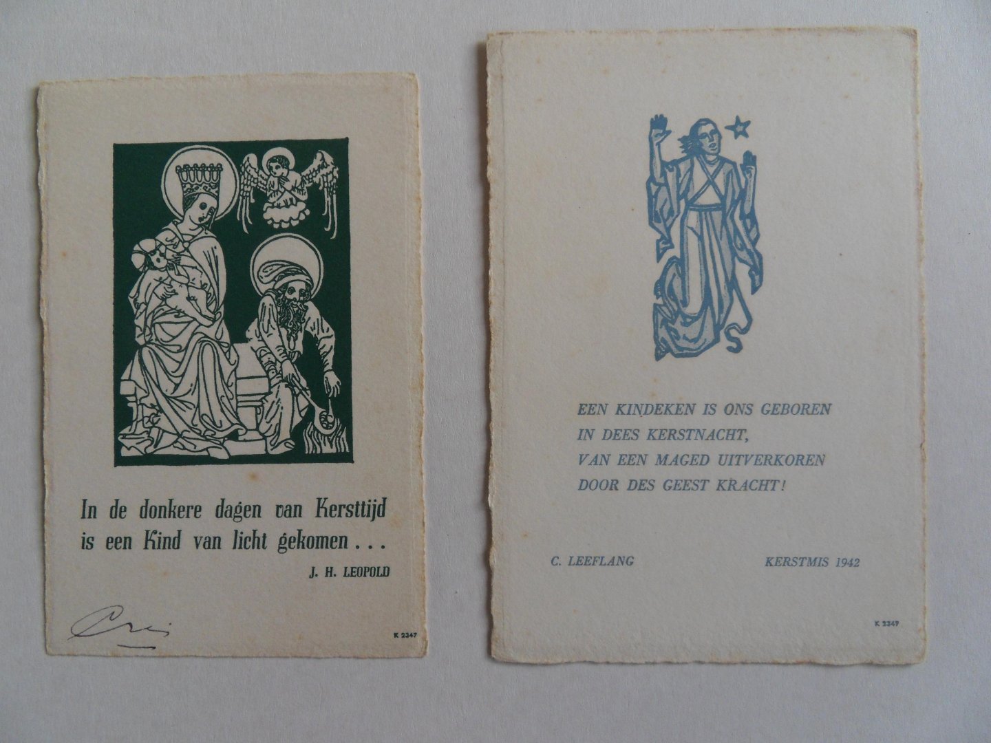 Dichter onbekend. [ + 2 houtsneden bij teksten van o.a. J.H. Leopold - één kaart GESIGNEERD door Chr. Leeflang ]. - Een kindeken is ons geboren. + In de donkere dagen van Kersttijd... [van J.H. Leopold] + Een Kindeken is ons geboren [ andere versie ].