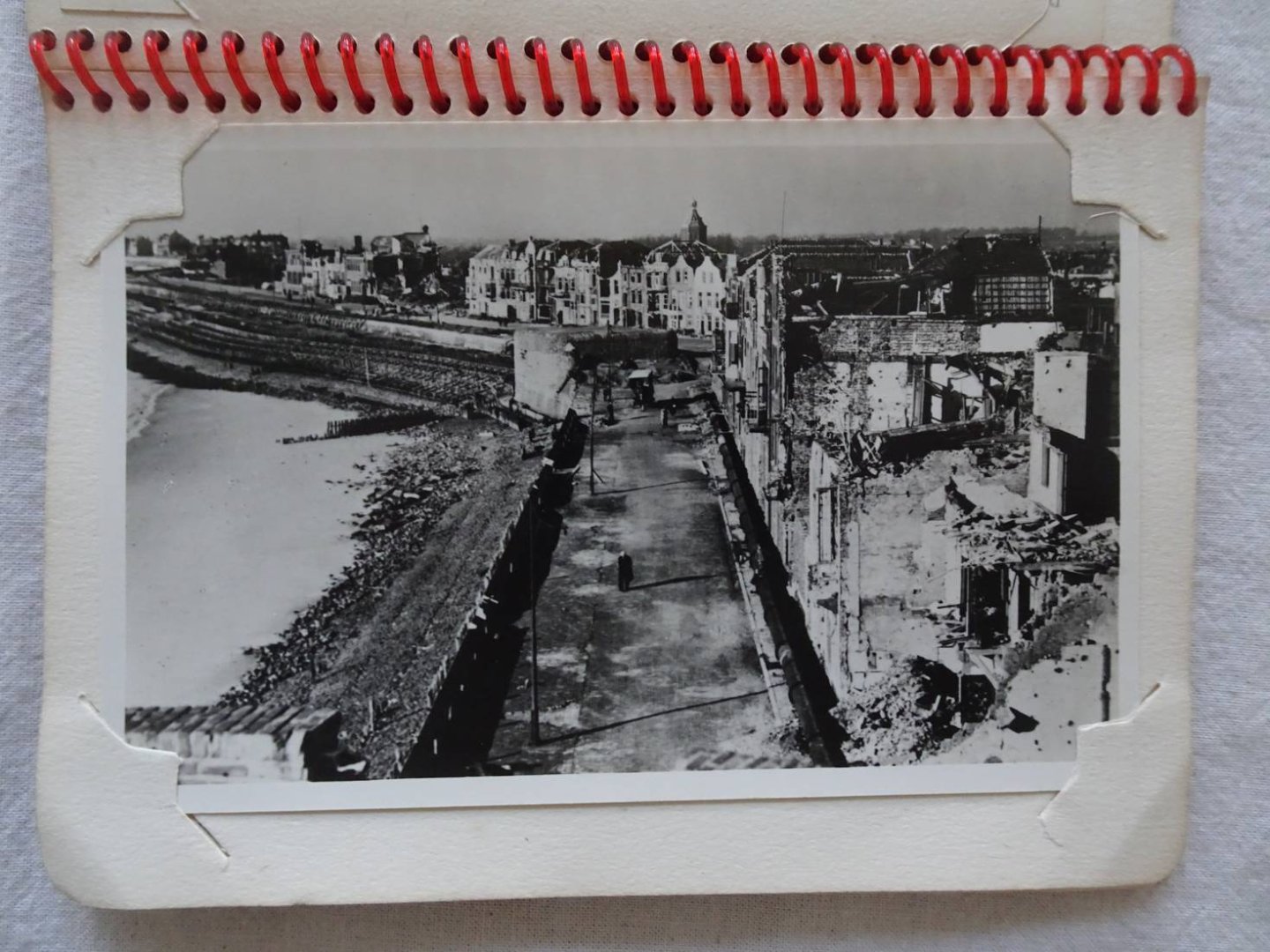 Dert, (Foto Dert Vlissingen). - Vlissingen. Na de bevrijding. Nov. 1944.