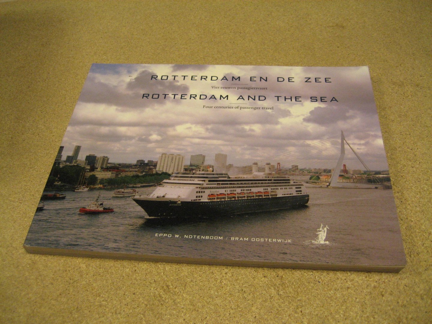 Notenboom, Eppo W. (fotografie) & Oosterwijk, Bram (tekst) - Rotterdam en de zee. Vier eeuwen passagiersvaart / Rotterdam and the sea. Four centuries of passenger travel
