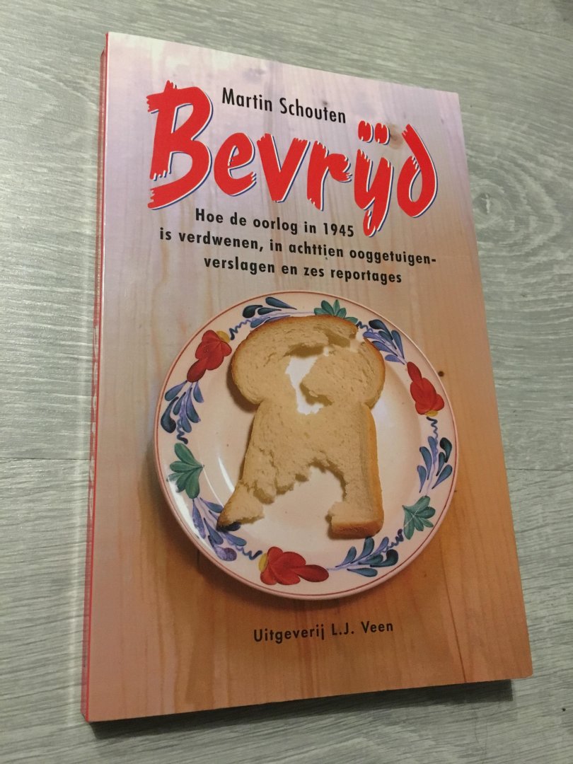 Schouten, M. - Bevrijd / hoe de oorlog in 1945 is verdwenen, in achttien ooggetuigenverslagen en zes reportages