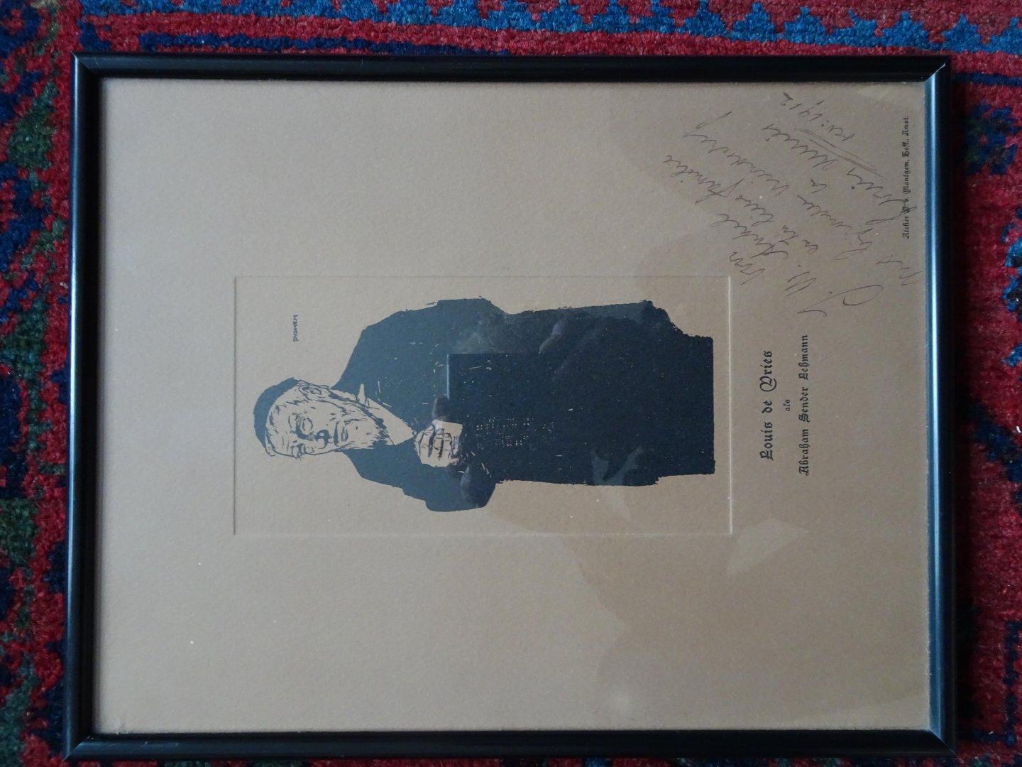  - LOUIS DE VRIES ALS ABRAHAM SENDER EESMANN Linosnede Piet van der Hem. In lijst.