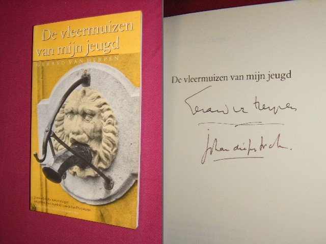 Gerard van Herpen - De vleermuizen van mijn jeugd [Gesigneerd] Journalistieke herinneringen uitgekozen en ingeleid door Johan Diepstraten