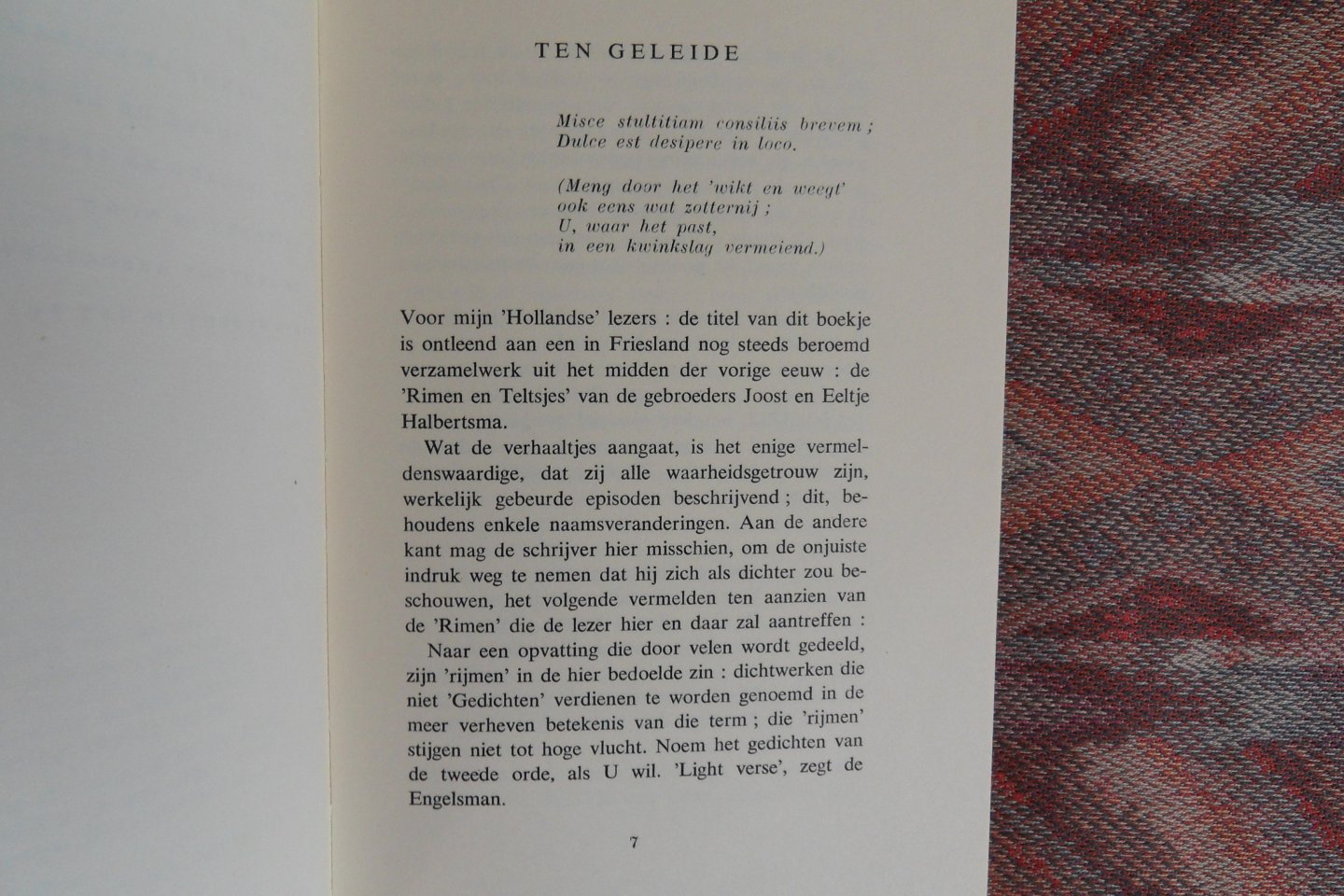 Kleffens, E.N. van. [ ! Met uitgebreide gesigneerde brief en tevens opdracht in het boek van deze oud minister van Buitenlandse zaken in het (oorlogs) kabinet De Geer II en deze ex-voorzitter van de Verenigde Naties ]. - Serenas Tantum Numero Horas. - Zonnewijzer - II. Teltsjes en Rimen.