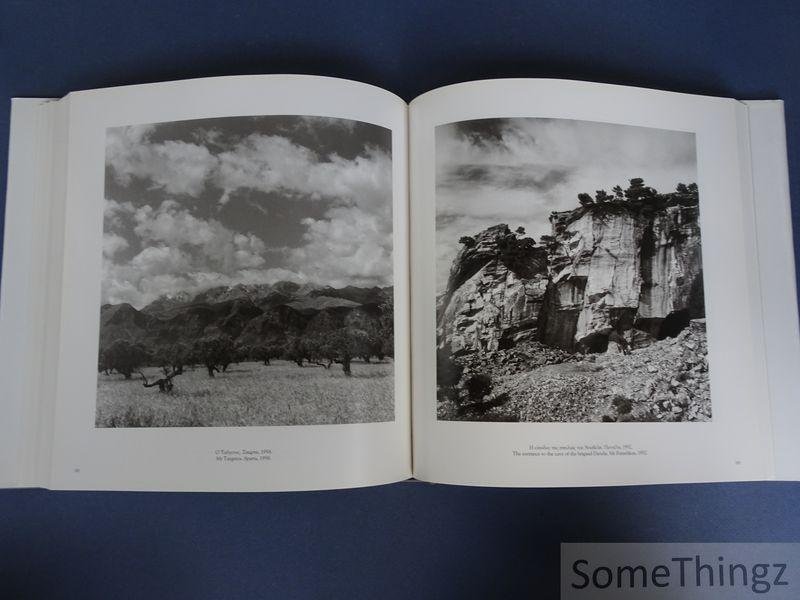 Nikolaos Tombazis (photogr.) / Irini Boudouris, Dimitris Filipiddis, alexandros Tombazis and Maria Matta (texts) - Nikolaos Tombazis 1894-1986. India - Greece.