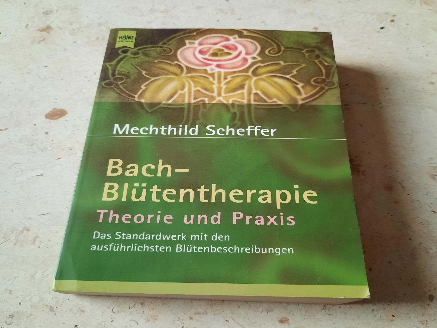 Mechthild Scheffer - Bach-Blütentherapie - Theorie und Praxis. Das Standardwerk mit den ausführlichsten Blütenbeschreibungen.