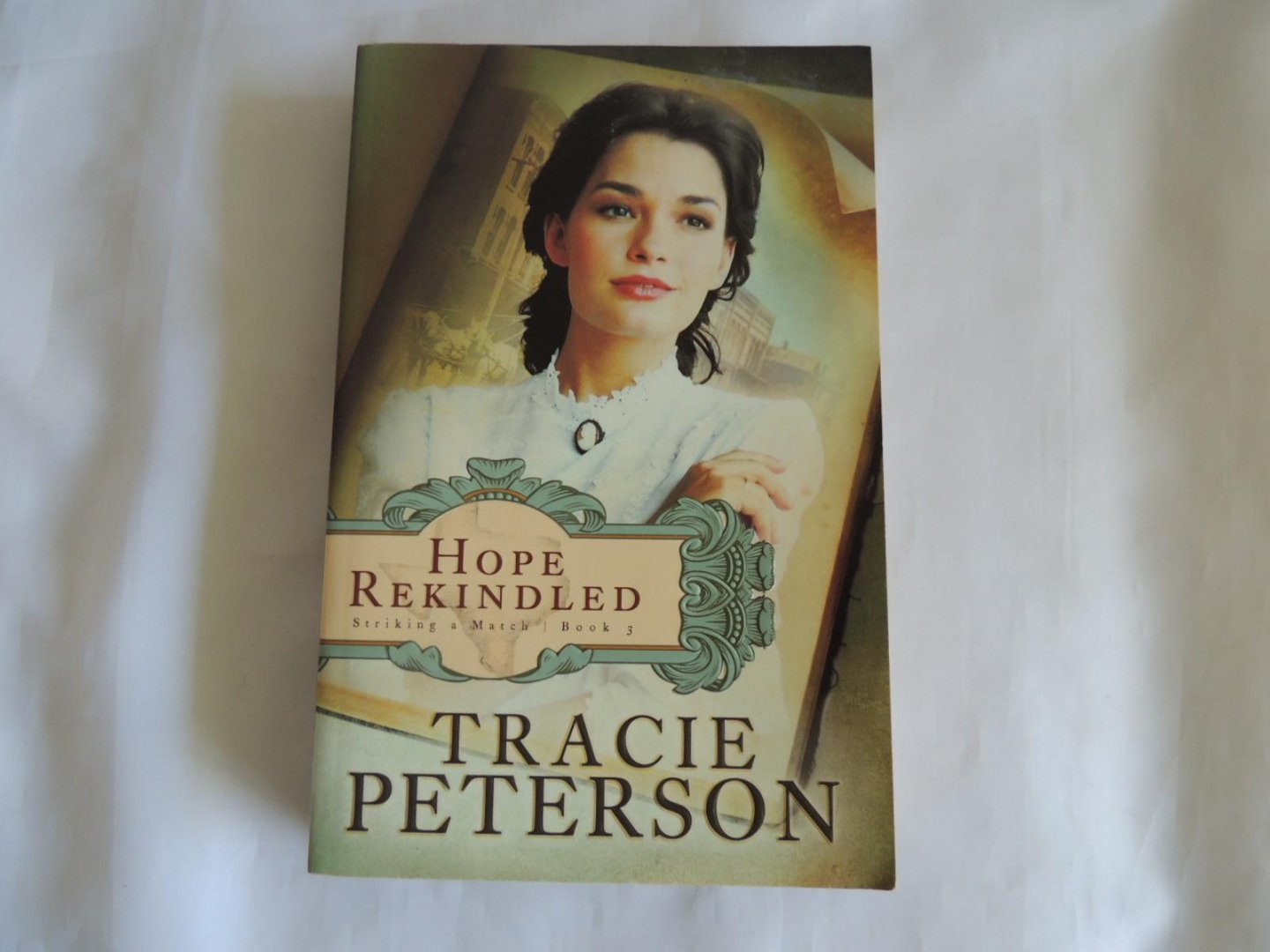 Tracie Peterson - Hope rekindled - Striking a Match  Book 3