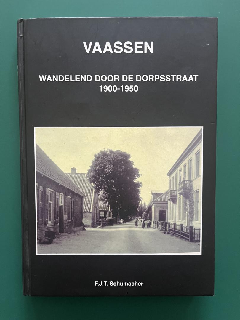 Schumacher, F.J.T. - Vaassen. Wandelend door de Dorpsstraat, 1900-1950