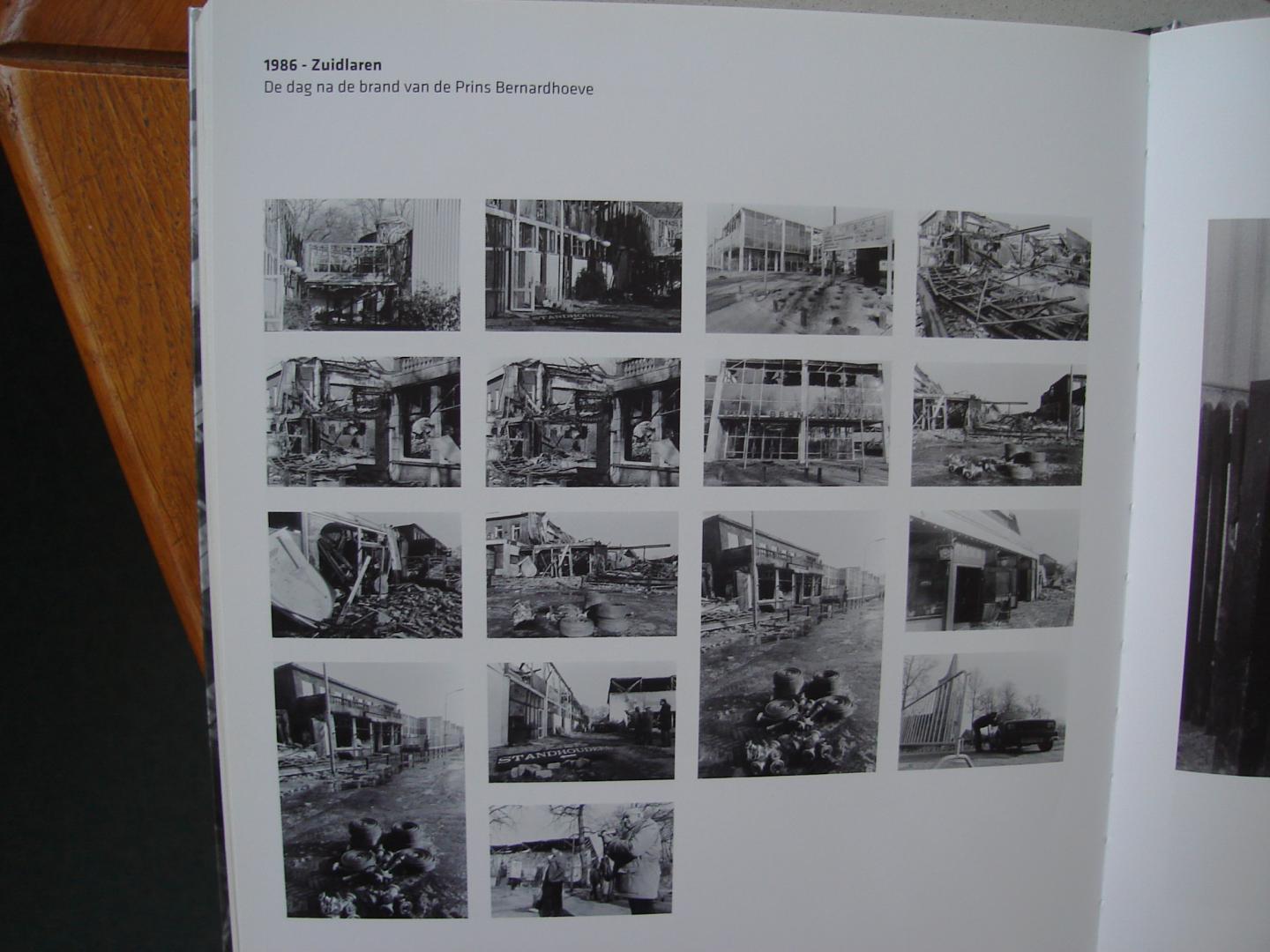 Sake Elzinga. ( voorwoord Ab Drijver ). - De Zilvermijnen van Drenthe. De jaren 80 in foto"s door Sake Elzinga.