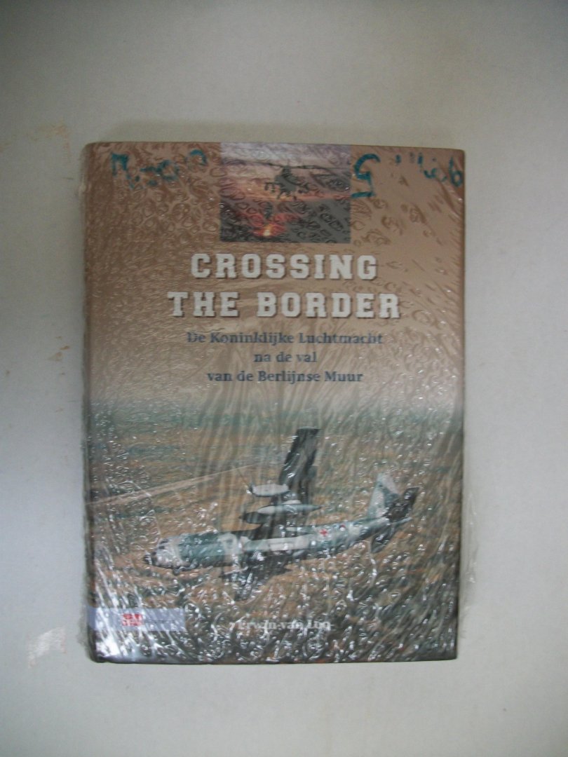 Loo, Erwin. van - Crossing the border / De Koninklijke Luchtmacht na de val van de Berlijnse Muur