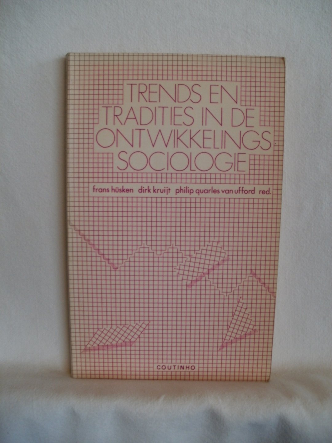 Husken, Frans; Kruijt, Dirk; Quarles van Ufford, Philip (red.) - Trends en Tradities in de Ontwikkelingssociologie.