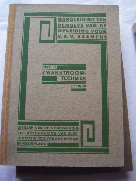Hoeven, G.G., A.W. Zuidweg, J.M. Prins - Handleiding ten behoeve van de opleiding voor V.E.V. examens deel 1, 2, 3 en 4.