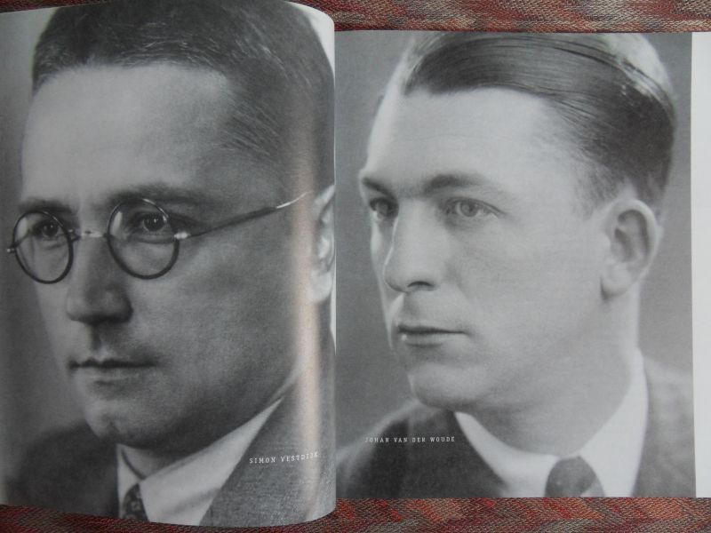 Duyff, Tim [bezorgd door met medewerking van T. van Deel]. - Je bent een onmogelijk man ! - De briefwisseling tussen Simon Vestdijk en Johan van der Woude 1939 - 1969.