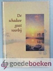 Diversen, - De schaduw gaat voorbij --- Verzamelbundel met gedichten van diverse dichters, als J.H. Gunning, W. Bilderdijk, Regina Kleisen, Isaac Watts, Jacobus Revius, L.G.C. Ledeboer