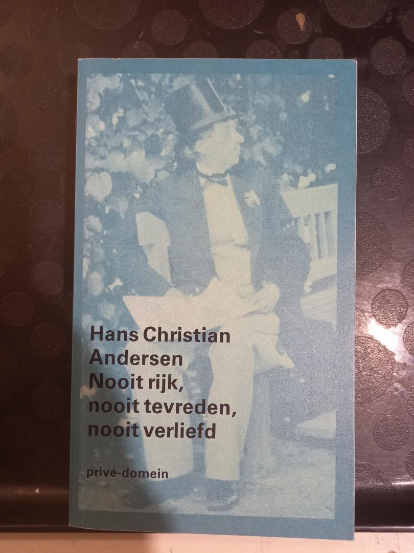 Andersen, Hans Christian - Privé-domein Nr.  225: Nooit rijk, nooit tevreden, nooit verliefd. Een keuze uit zijn dagboeken en brieven. Bezorgd , vertaald, van noten en een voorwoord voorzien door Edith Koenders.