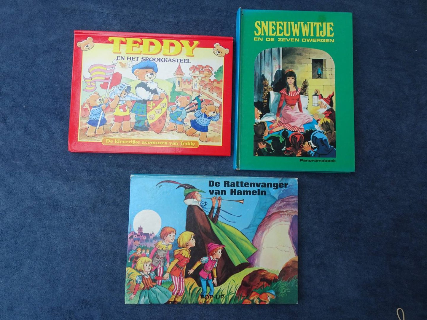 N.n.. - Teddy en het Spookkasteel. De kleurrijke avonturen van Teddy/ De Rattenvanger van Hamelen. Pop-up/ Sneeuwwitje en de zeven dwergen. Panoramaboek. 3 stuks.
